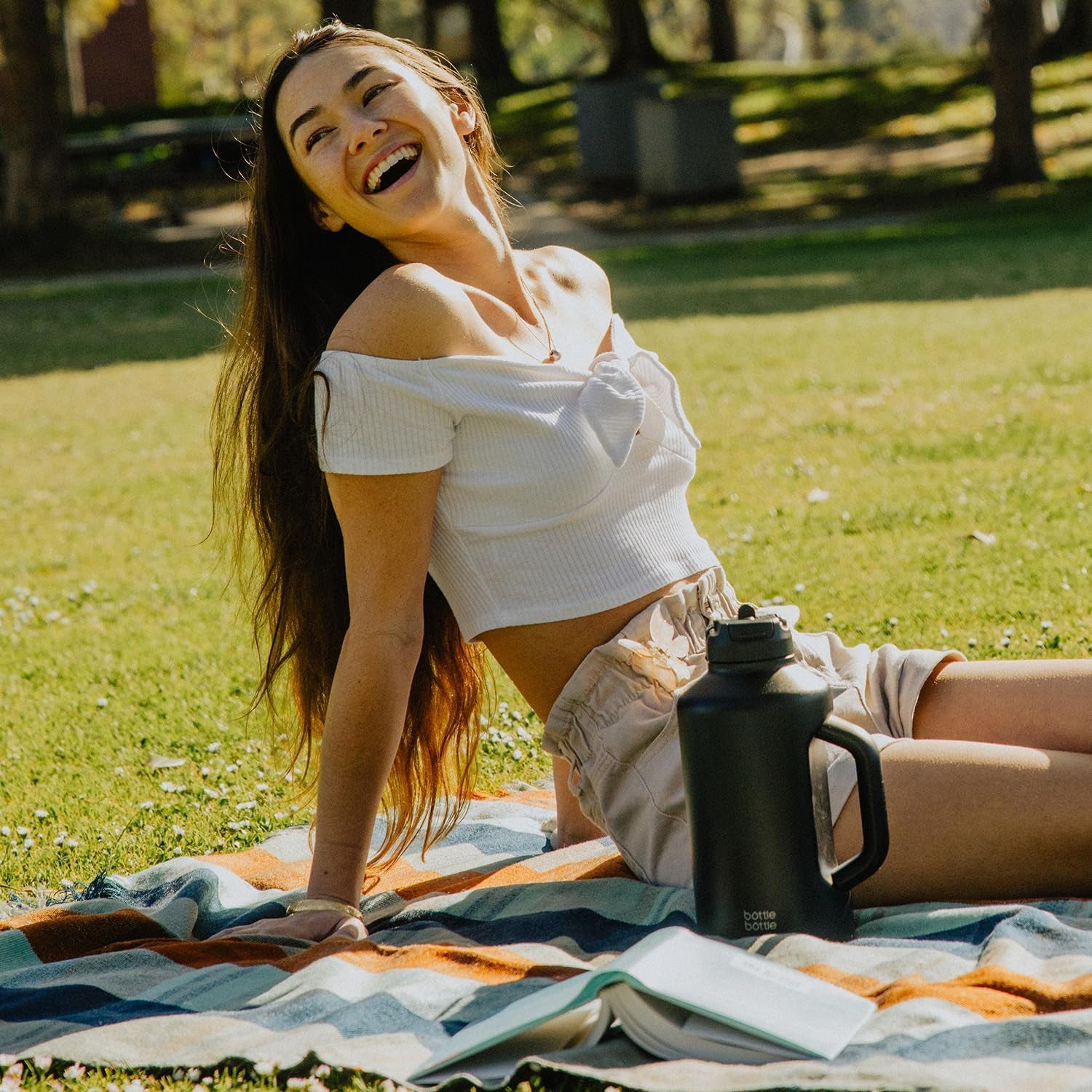 Insulated Water Bottle 64 Oz with Straw and Dual-Use Lid Half Gallon Jug for Men with Handle Vacuum Stainless Steel Water Bottle for Workout and Sports Black